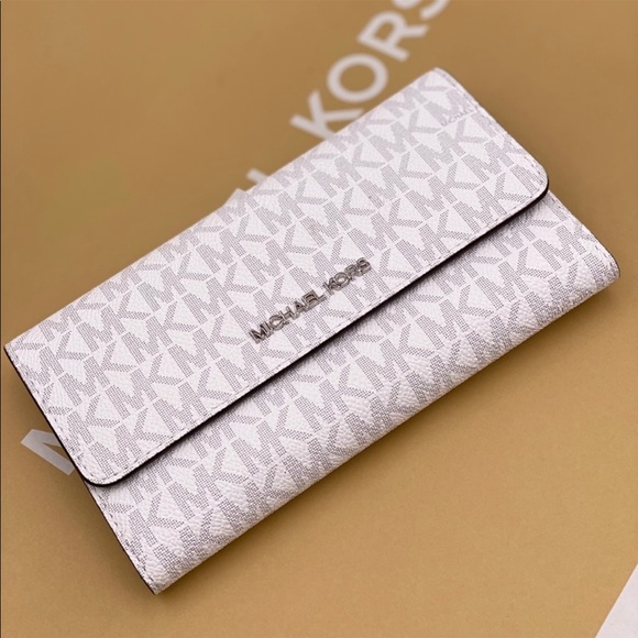 Michael Kors Handbags - Michael Kors Trifold Wallet
Bring White
